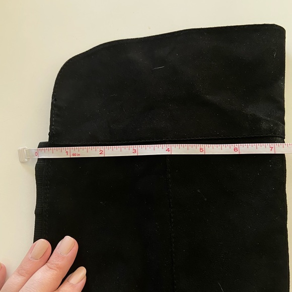 Over-the-knee black suede boots - Picture 5 of 6